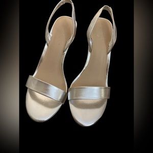 Bleecker & Bond Silver Monica Heels-Sz 9-Great Condition-HOST PICK!!!♥️♥️♥️